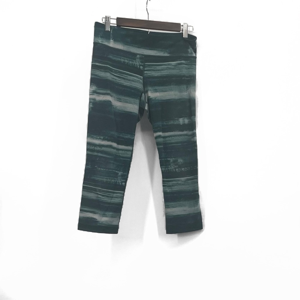 Under Armour Printed Capri Leggings Athletic Workout Pants Medium